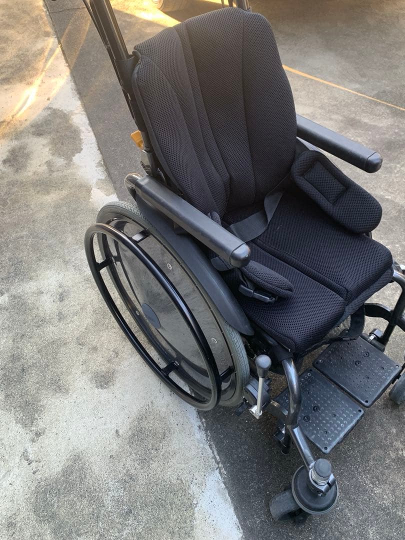 ヤマハ　子供用　黒 自走用車椅子 調整可能アームレスト　値下げできます　相談