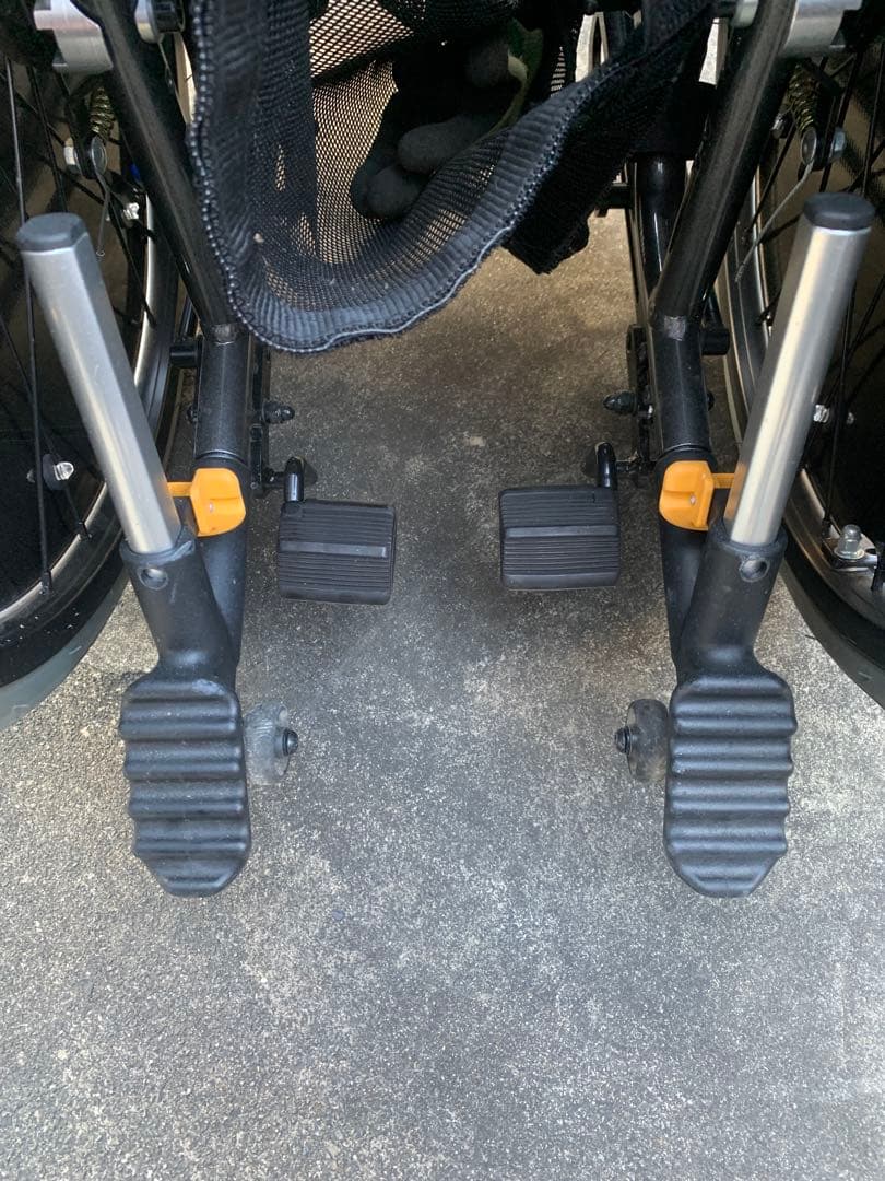 ヤマハ　子供用　黒 自走用車椅子 調整可能アームレスト　値下げできます　相談