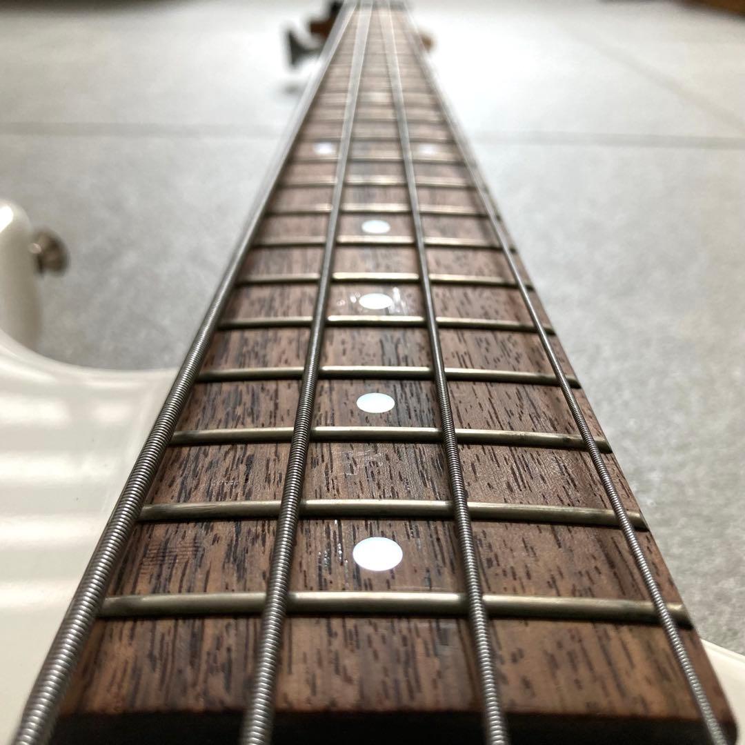 Fernandes Limited Edition ホワイト 4弦エレキベース