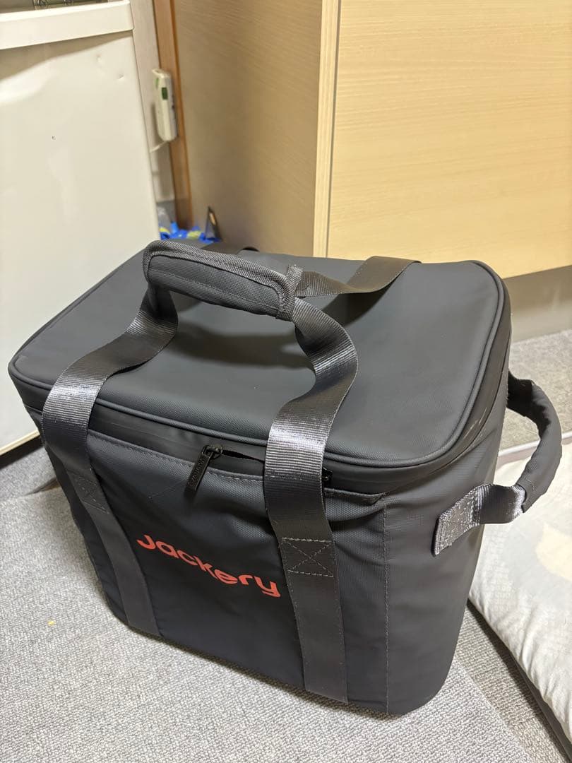 Jackery 1070Wh ポータブル電源　ベージュ色　バッグ付き。