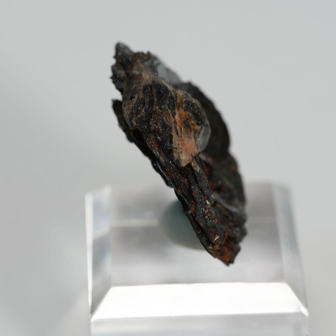 【希少産地】【黒薔薇】スイス カヴラディ産ヘマタイトローズ 29×29×12mm