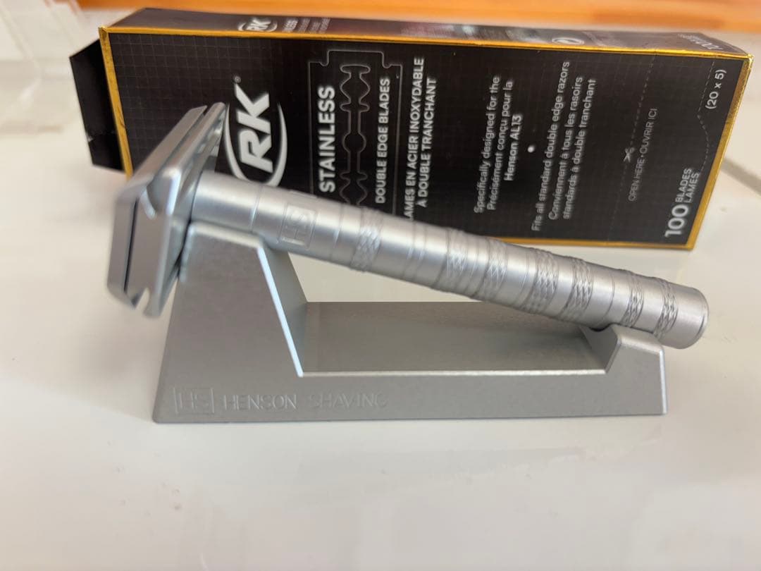 HENSON SHAVING ヘンソン（mediumミディアム）専用スタンド付