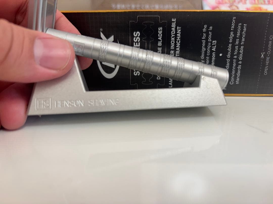 HENSON SHAVING ヘンソン（mediumミディアム）専用スタンド付