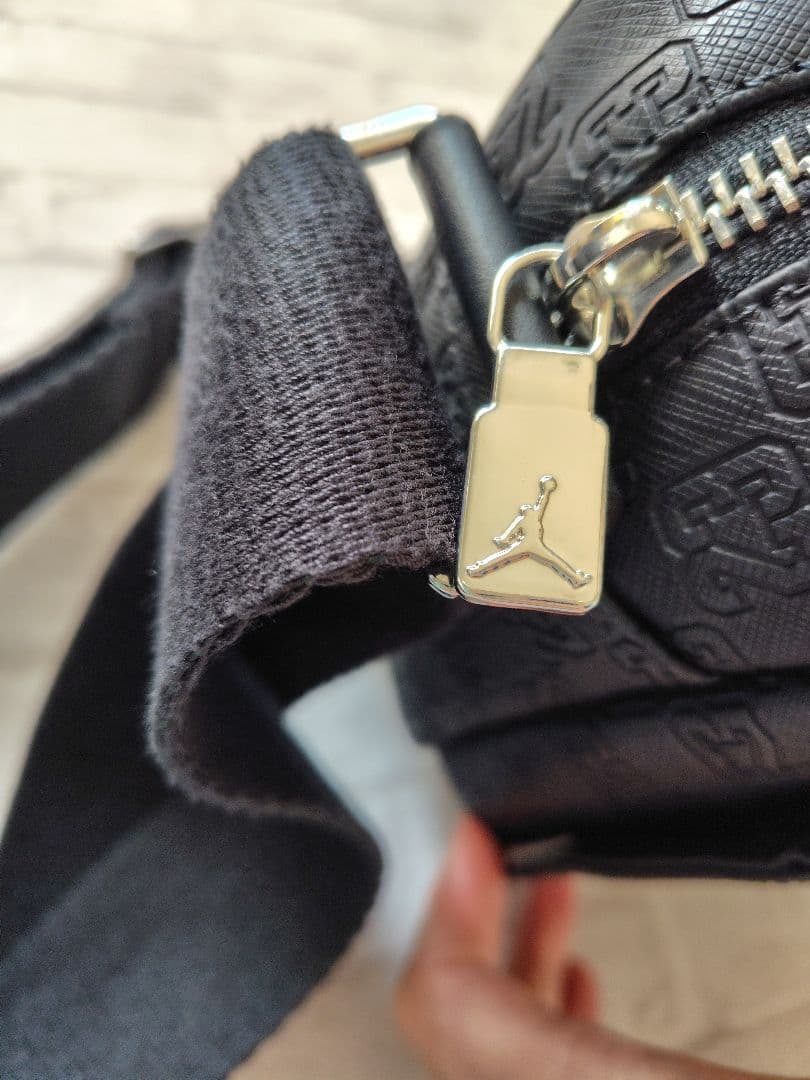 【極美品】Jordan ショルダーバッグ ブラック　モノグラム