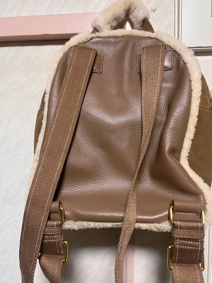 UGG ファー付きブラウンバックパック