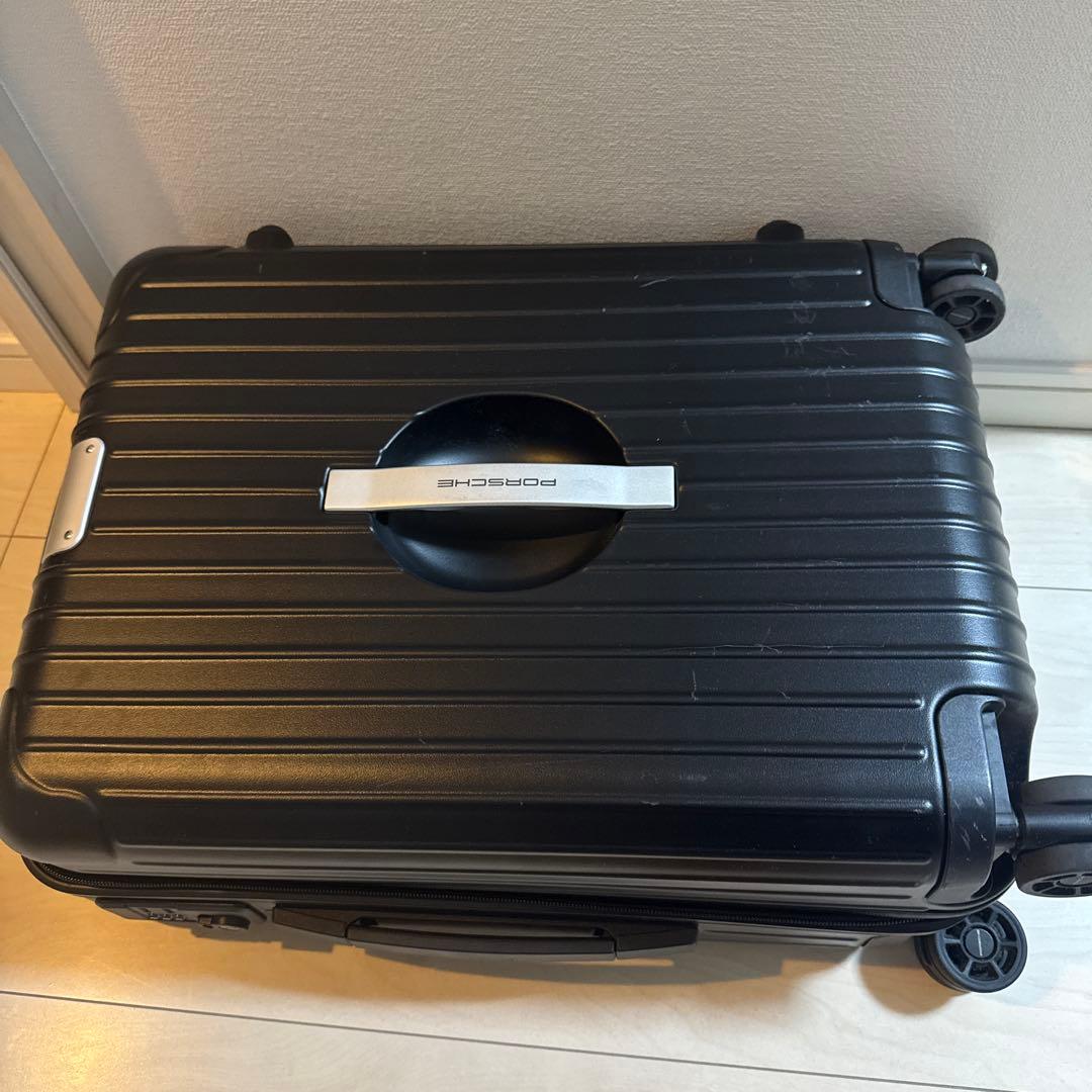 1泊庫内持ち込み可能サイズ　RIMOWA ブラック キャリーケース