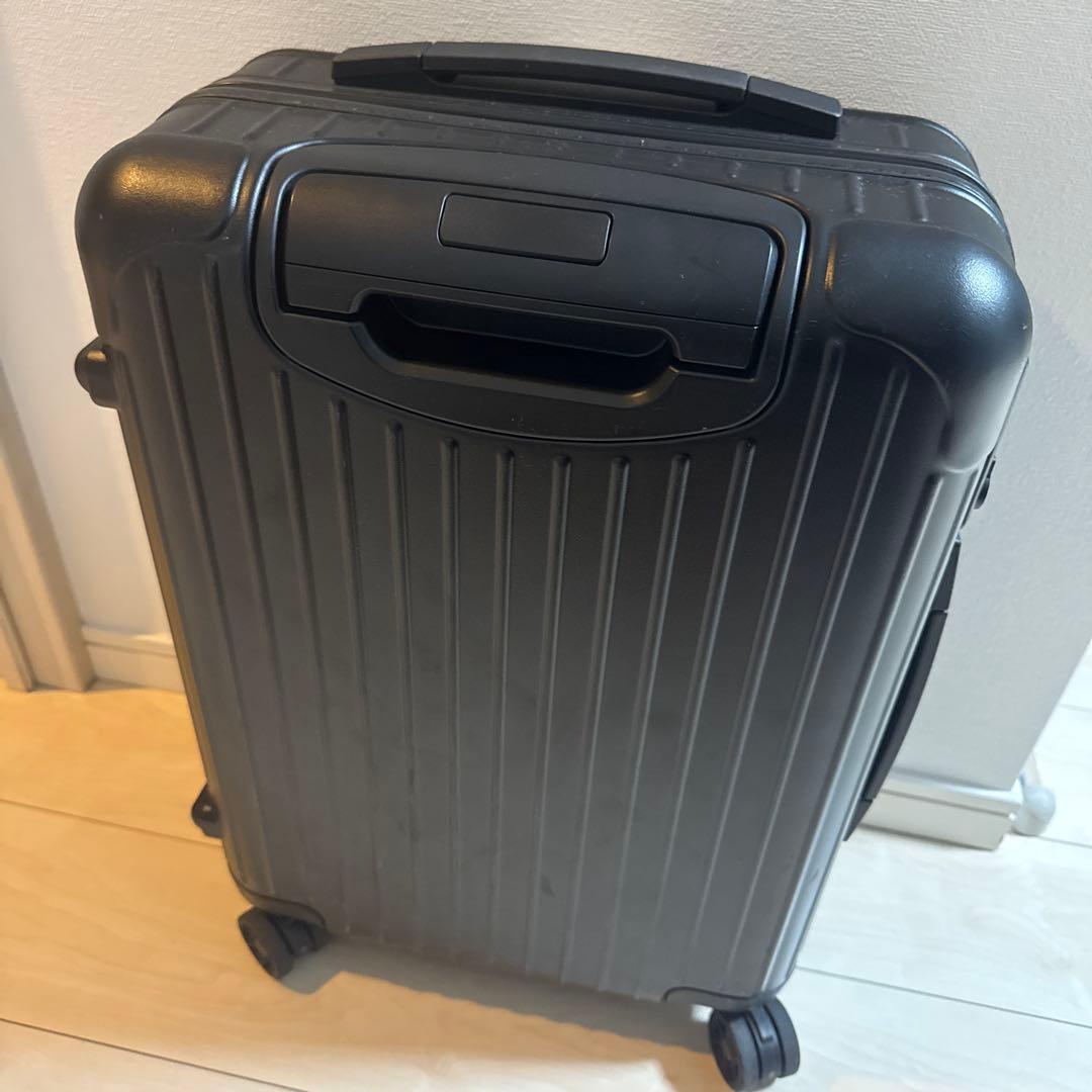 1泊庫内持ち込み可能サイズ　RIMOWA ブラック キャリーケース