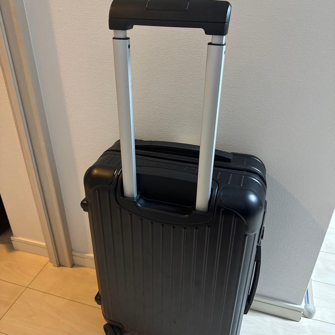1泊庫内持ち込み可能サイズ　RIMOWA ブラック キャリーケース