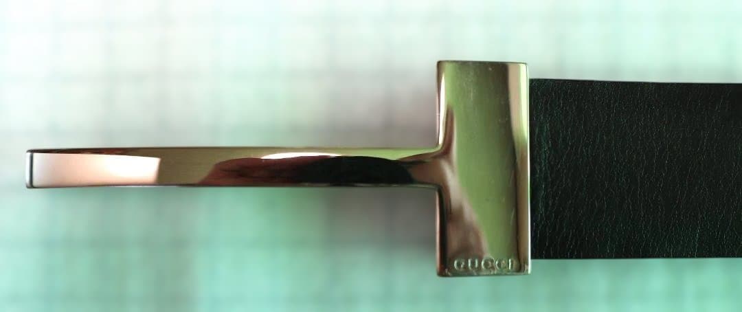 GUCCI ブラックレザーベルト T字型バックル