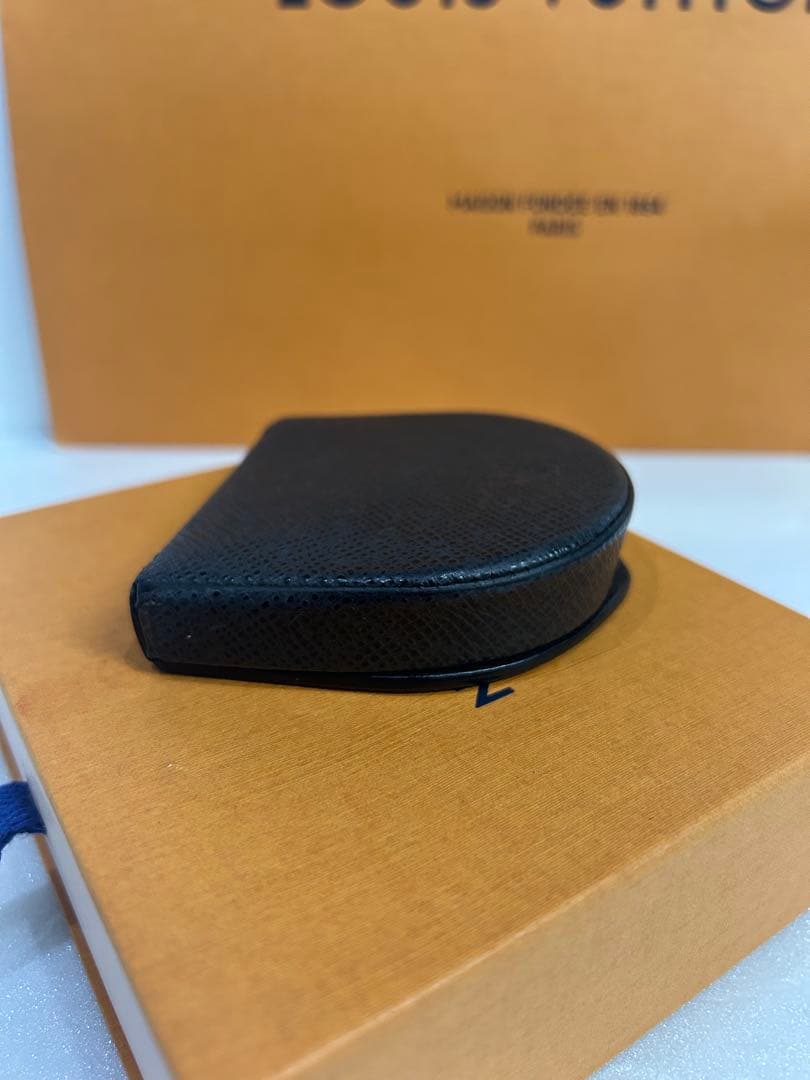 りおぱぱページ　Louis Vuitton タイガブラック ケース