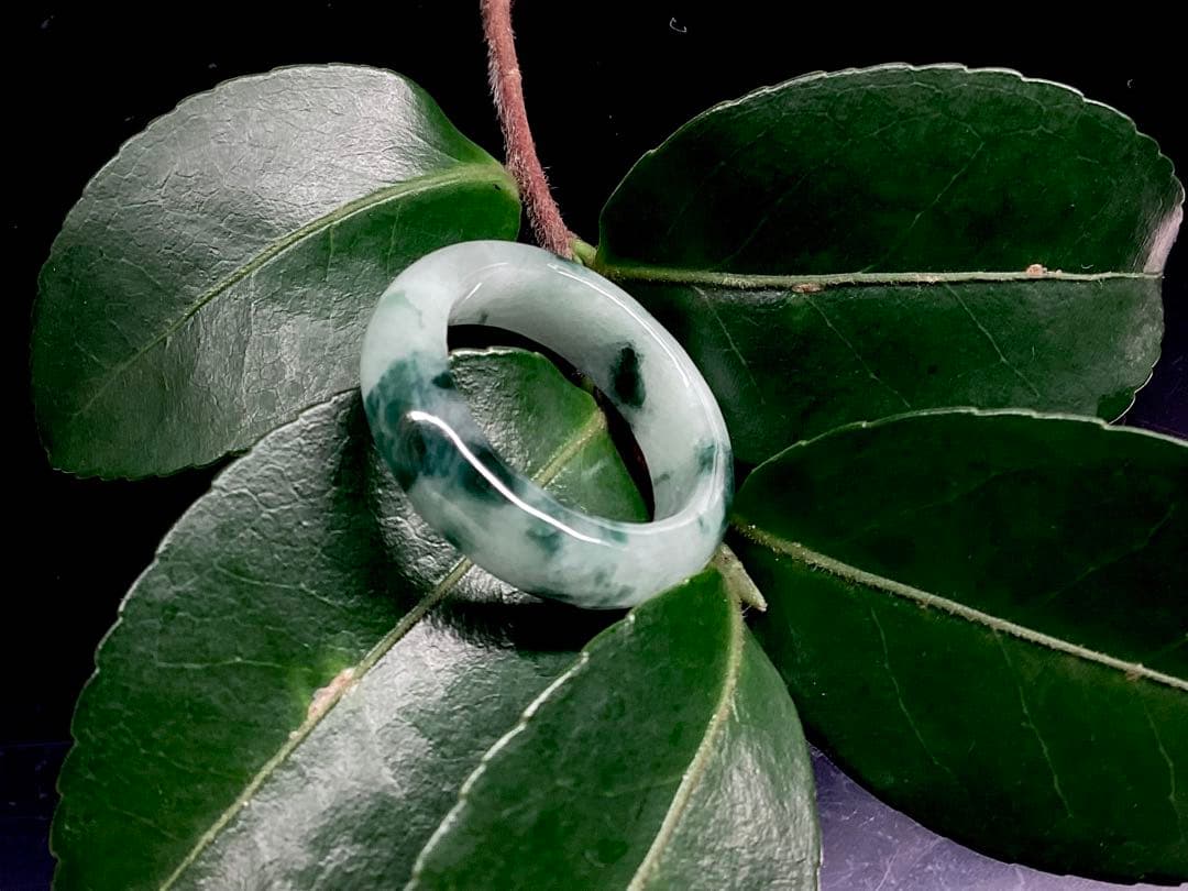 ✳業者様おすすめ‼️買って損無し　アイスジェイド氷質*糸魚川翡翠くりぬきリング本物