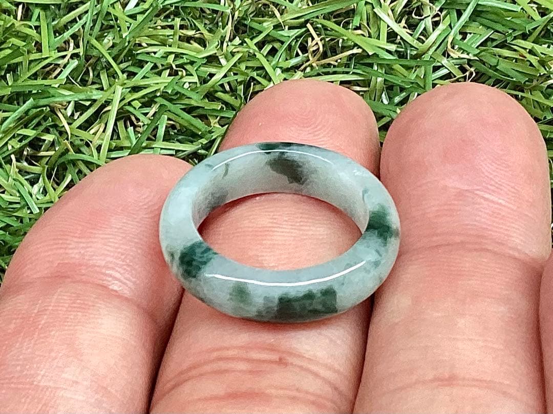 ✳業者様おすすめ‼️買って損無し　アイスジェイド氷質*糸魚川翡翠くりぬきリング本物