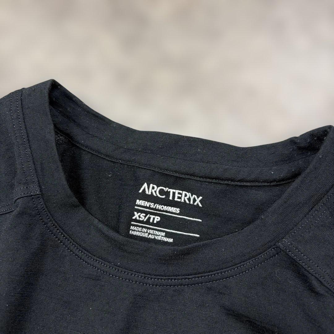 ARC'TERYX ブラック Tシャツ カエルデザイン
