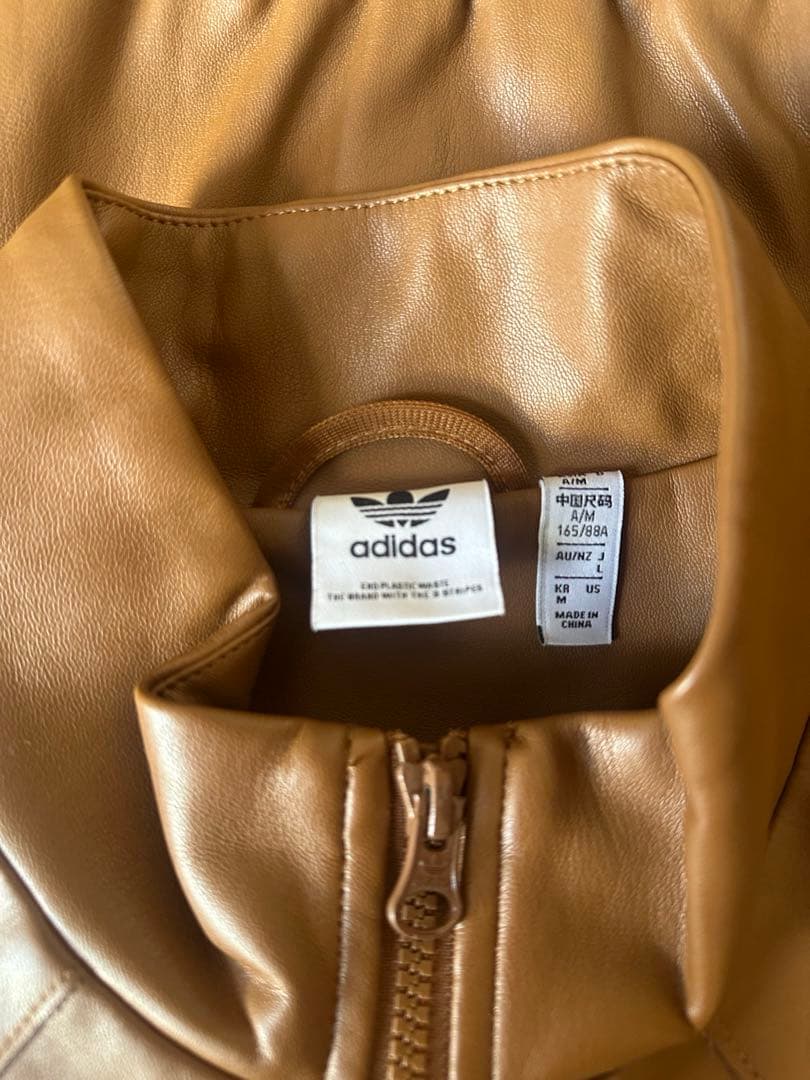 adidas フェイクレザージャケット
