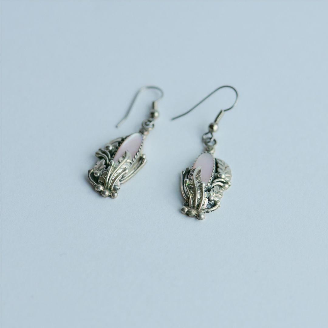 【J030】ヴィンテージ ナバホ　マザーオブパール　ピアス