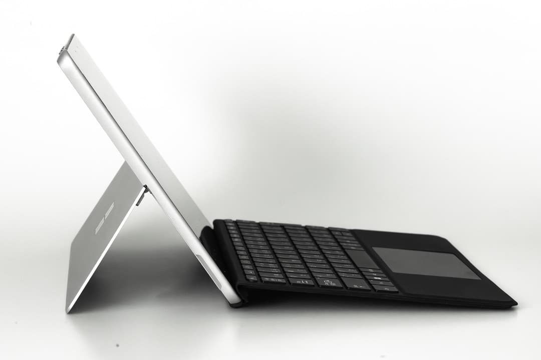 Surface Go3 〔8GB／128GB〕【タイプカバー•ペン付】