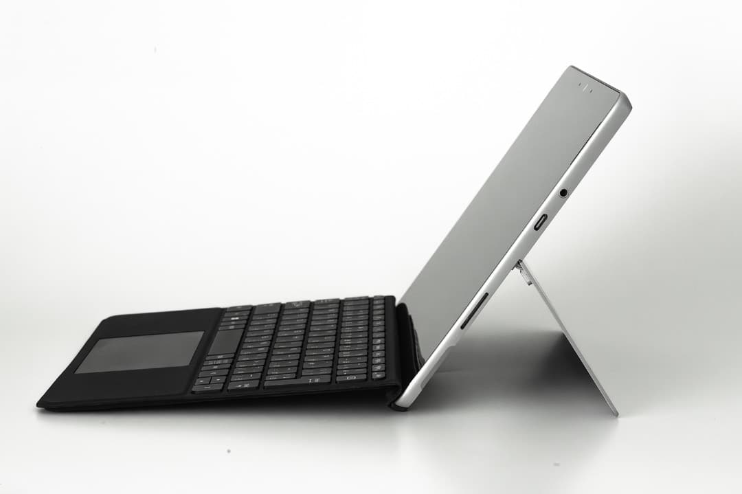 Surface Go3 〔8GB／128GB〕【タイプカバー•ペン付】