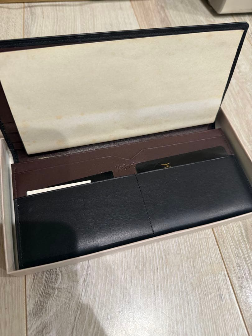 (希少品)Yves Saint Laurent ブラック長財布、カードケース