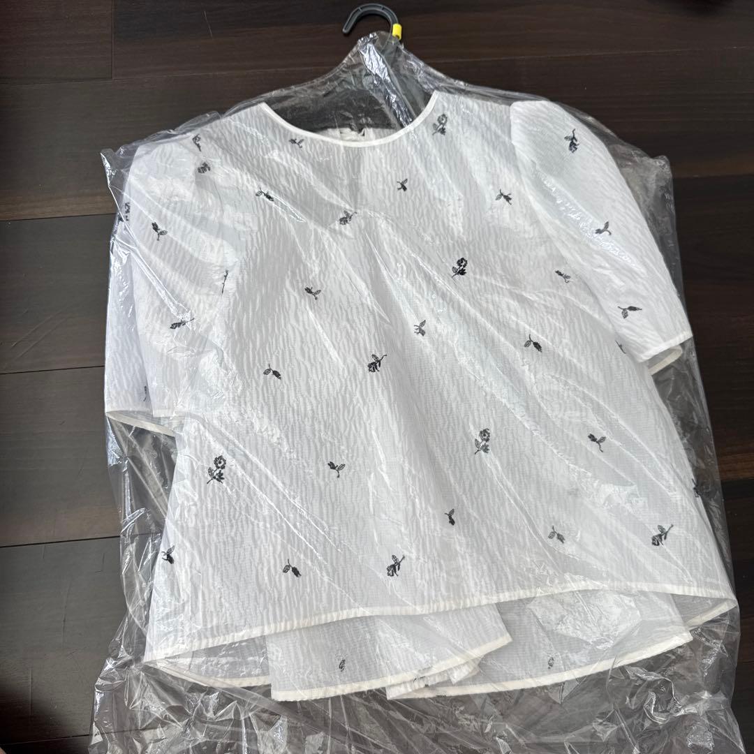 新品 BLUELEA EMBROIDERYJACQUARDBLOUSE ブルレア