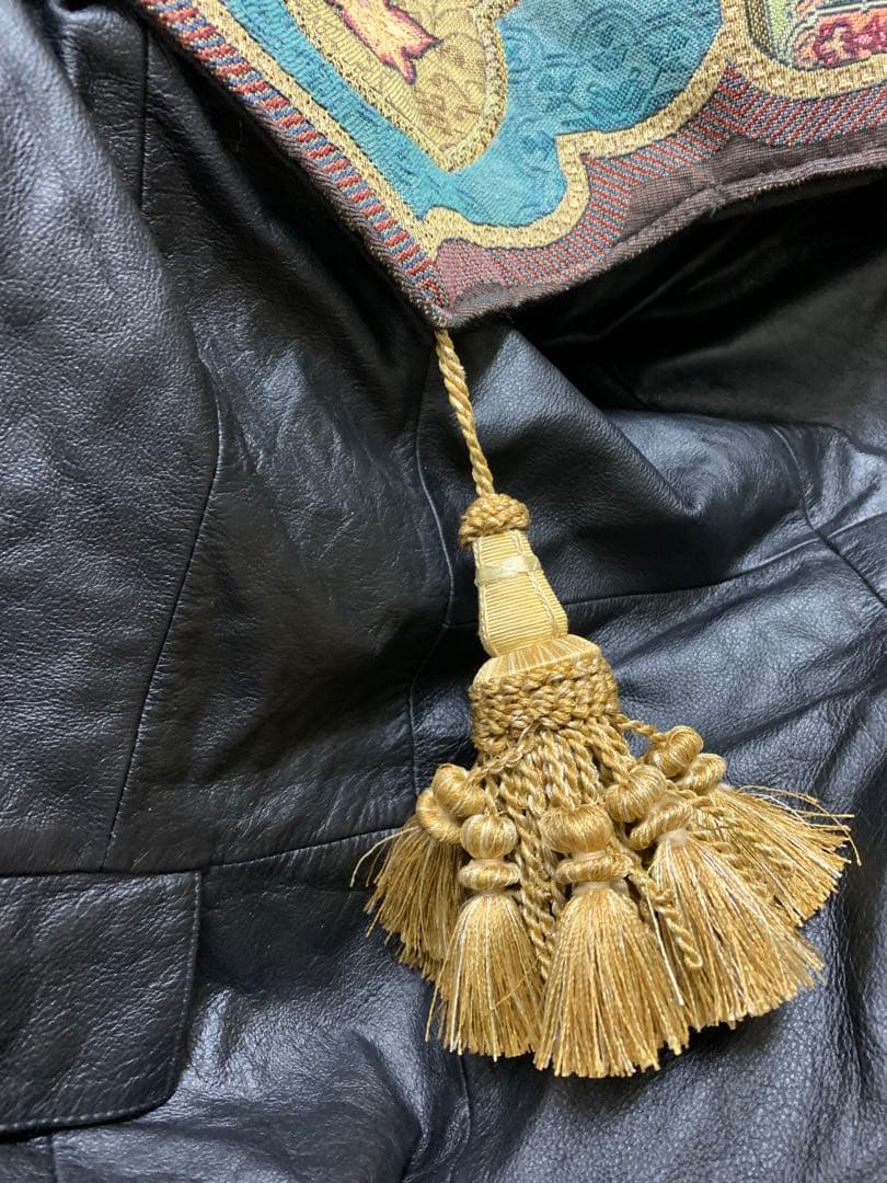 巨大な西洋柄のタペストリー 幅127 長さ160〜　鉄製の専用スティック付き
