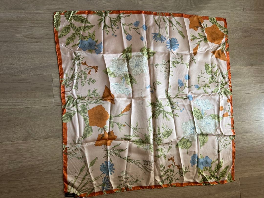 【manipuri】花柄シルクスカーフ 約86cm x 86cm