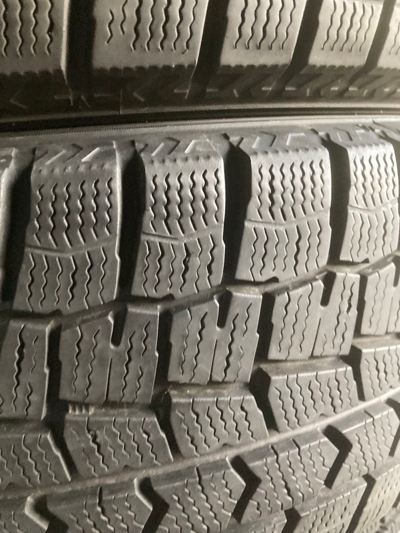 溝あり。国産ダンロップWM2 185/65R15スタッドレス4本セット