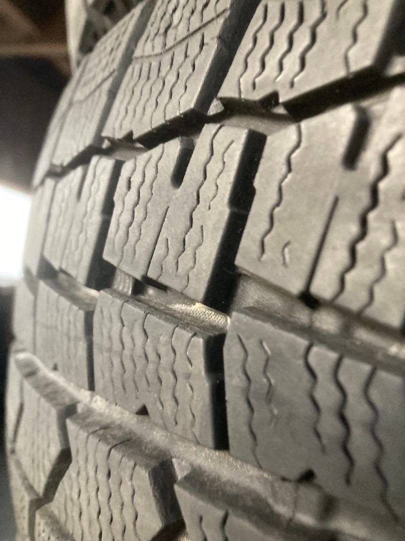 溝あり。国産ダンロップWM2 185/65R15スタッドレス4本セット