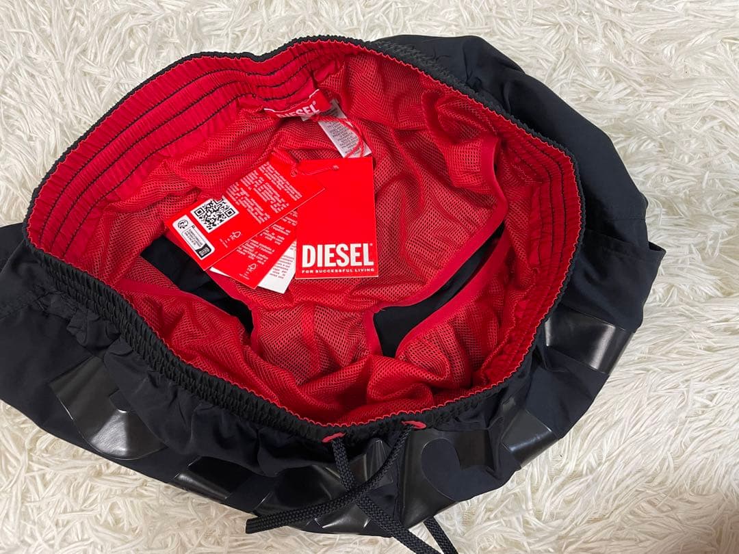 【新品タグ付】DIESEL ディーゼル 水陸両用パンツ 黒 赤 Mサイズ