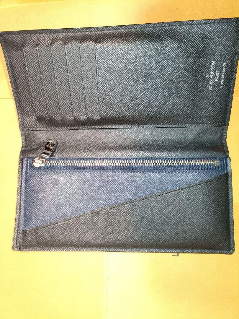 LOUIS VUITTON TAIGA ポルトフォイユアレクサンドルNM 長財布