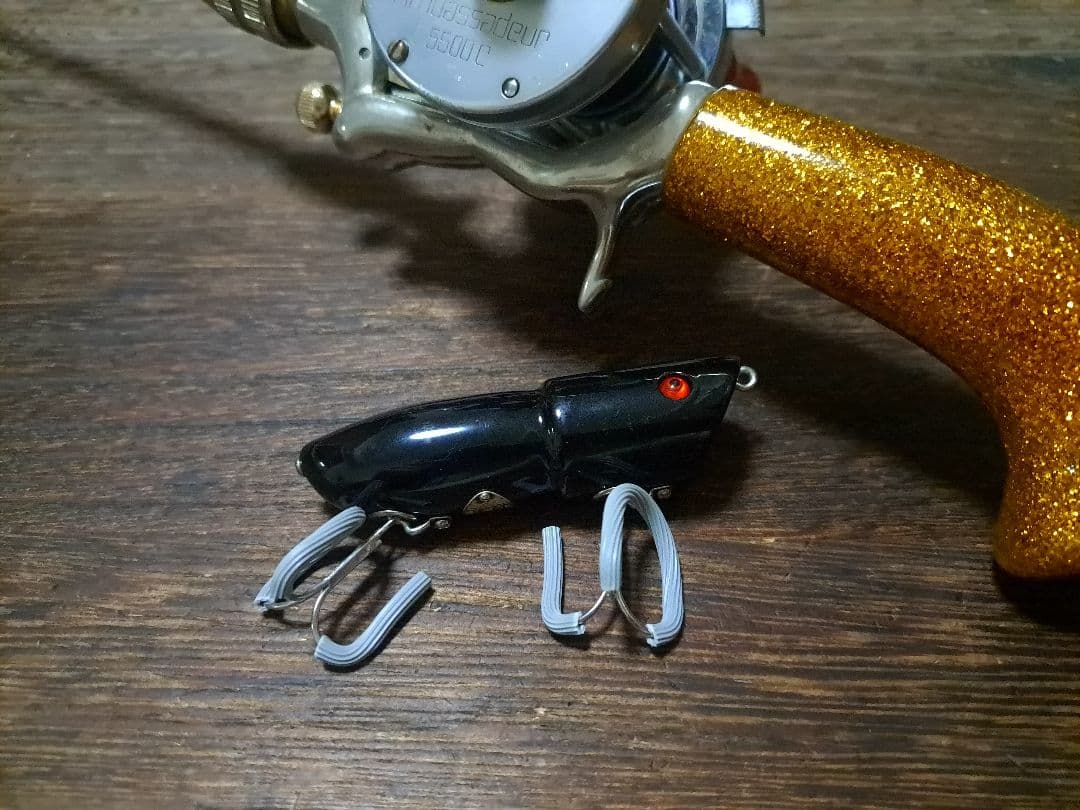 トップウォータージャンキー　オケラ　ブラック　レッドアイ