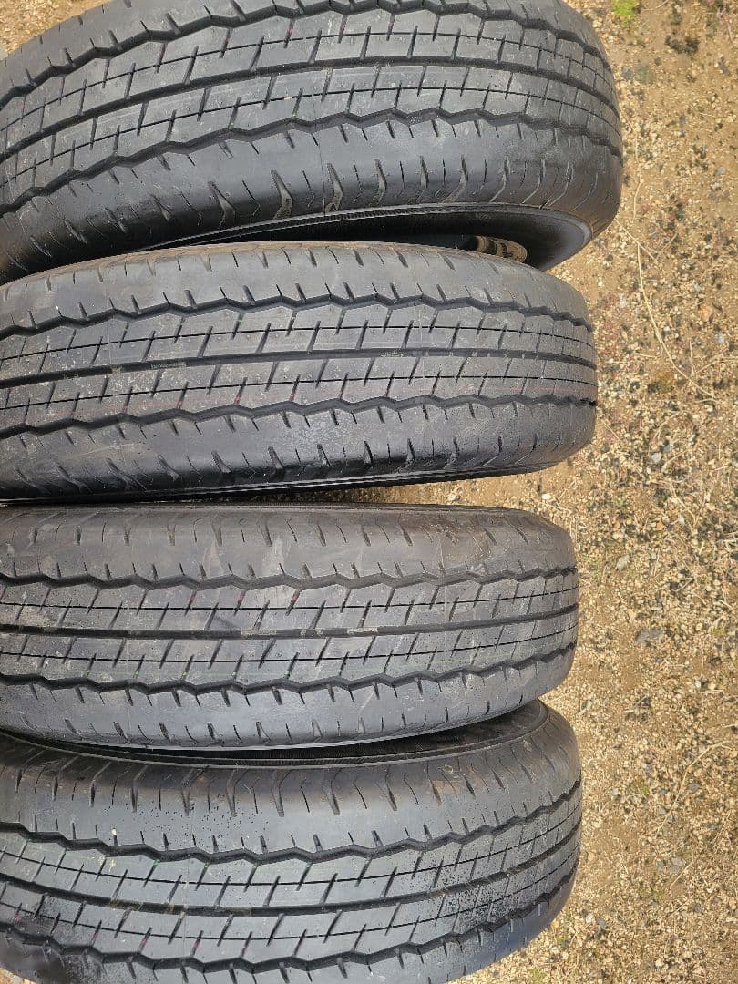 ハイエース　新車外し純正タイヤ　送料込