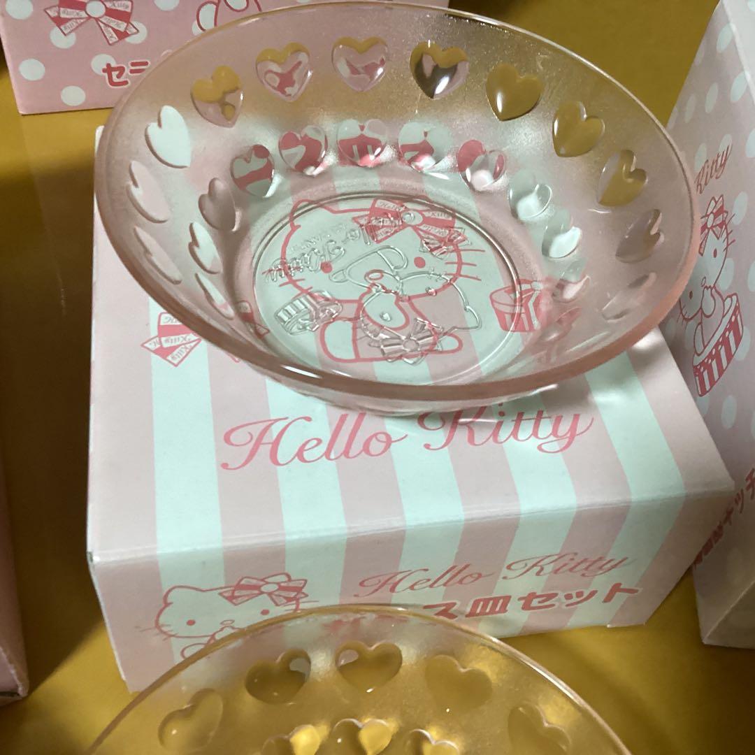 3057ハローキティピンクリボン食器セット