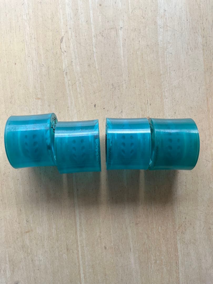 カーバースケートボード。虎。ROUNDHOUSE ウィール69mm4個セット