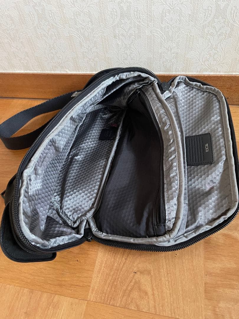 トゥミ TUMI アルファ ブラボー ブラック 232399Dボディバッグ