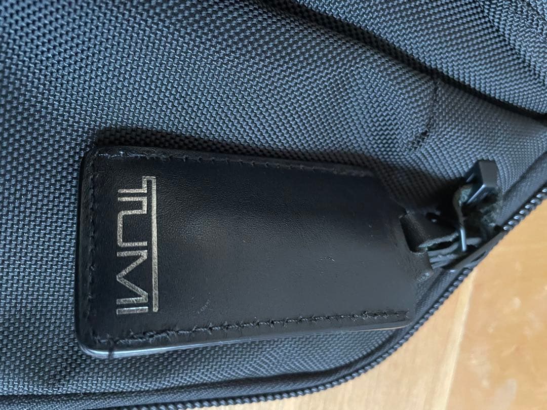 トゥミ TUMI アルファ ブラボー ブラック 232399Dボディバッグ