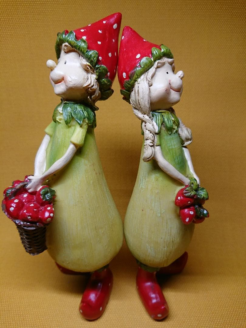 【美品】 人形　イチゴ　オブジェ　置物　インテリア　工芸品　美術品　A1220