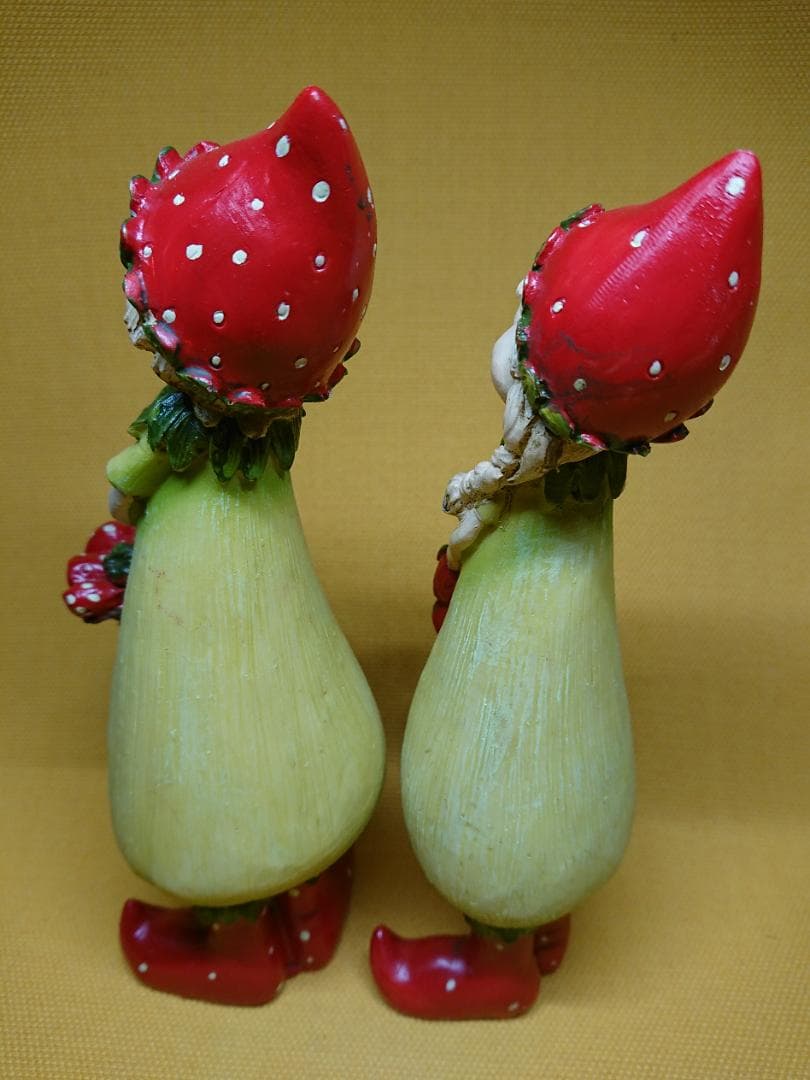 【美品】 人形　イチゴ　オブジェ　置物　インテリア　工芸品　美術品　A1220