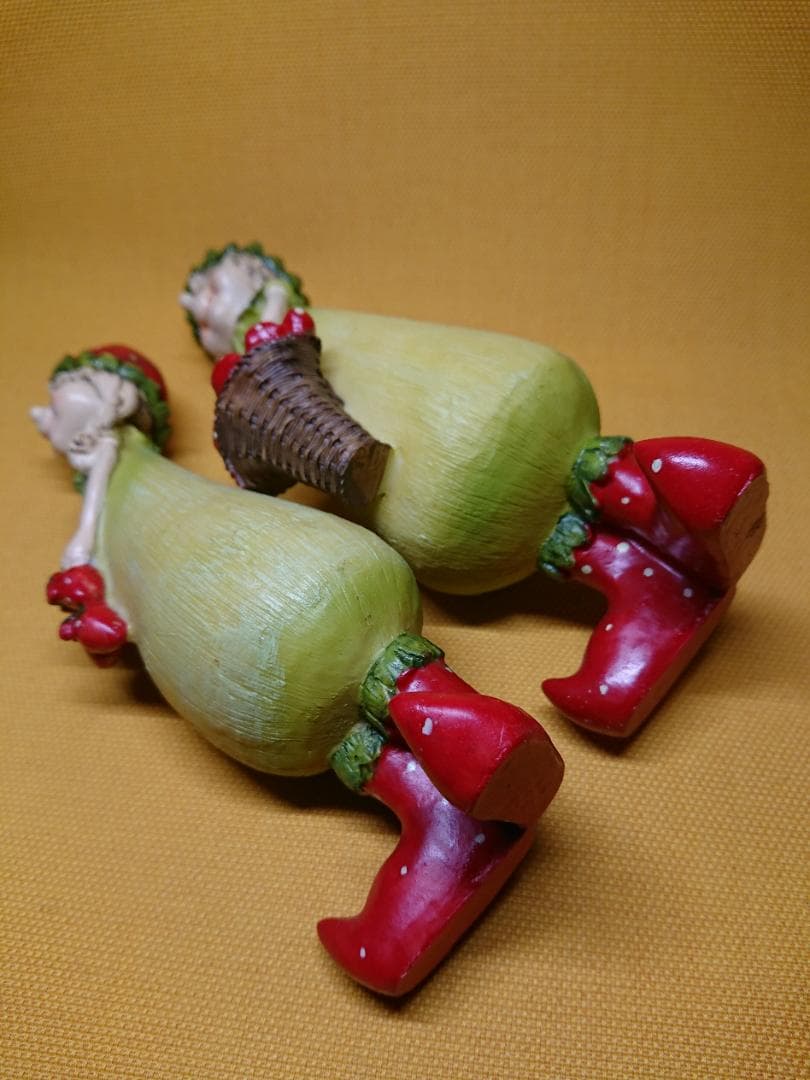 【美品】 人形　イチゴ　オブジェ　置物　インテリア　工芸品　美術品　A1220