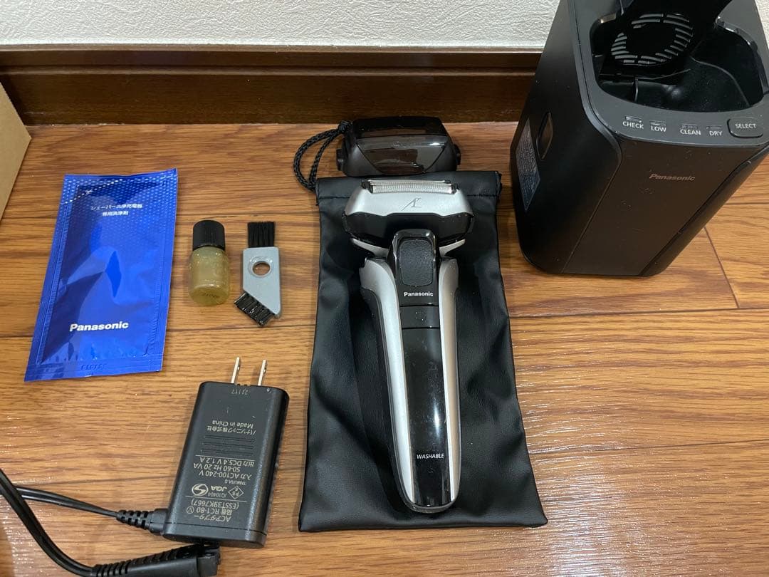 小*ん様 ラムダッシュPROメンズシェーバー5枚刃 洗浄器付きシルバー ES-L