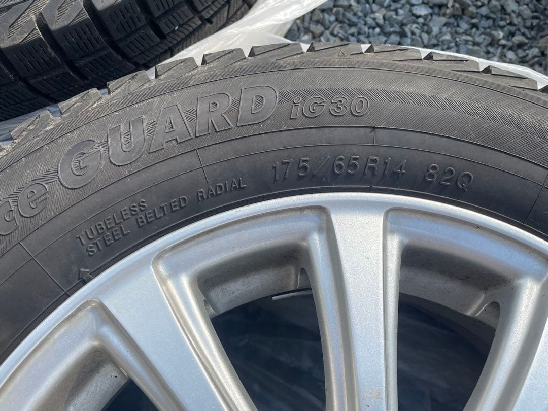 ロードスター　iceGUARD ic30 175/65R14 スタッドレスタイヤ