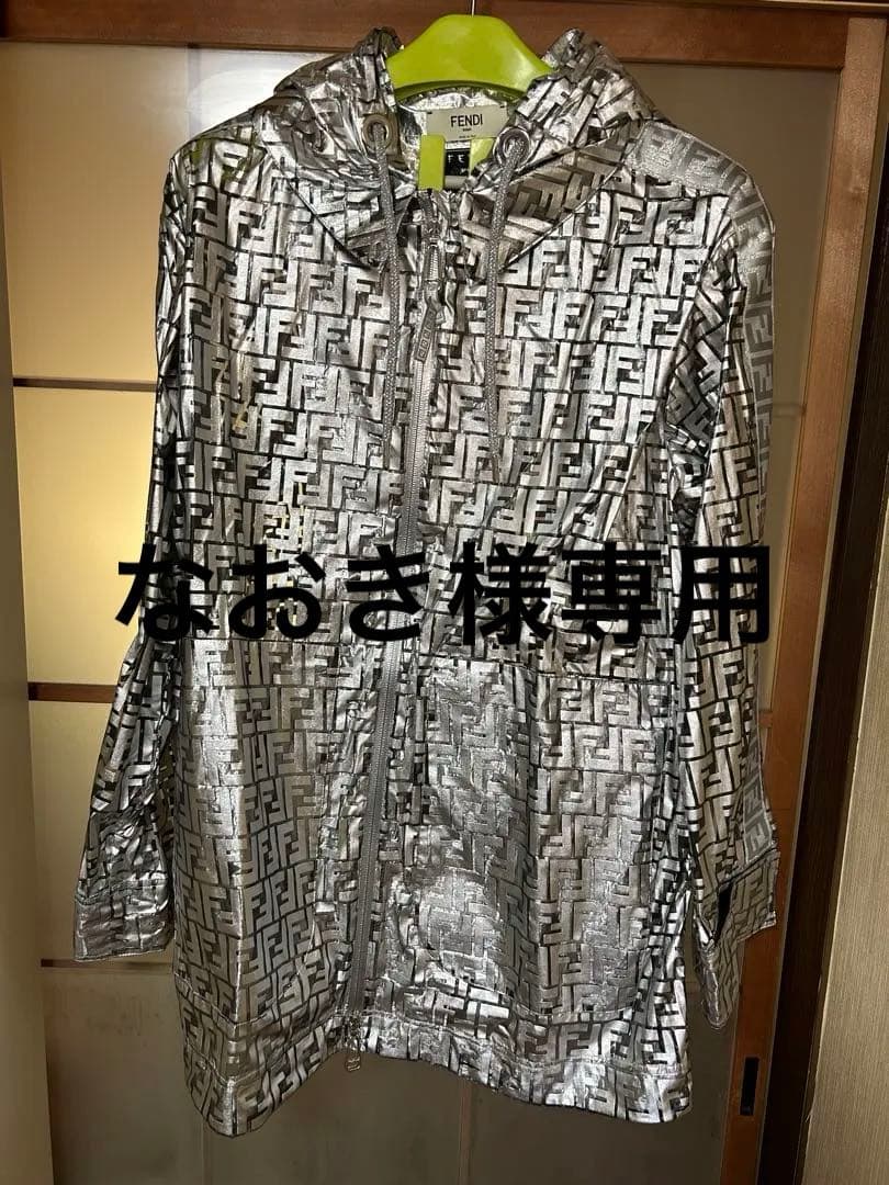 【極美品】FENDI シルバー ロゴプリント ニッキーミナージュ
