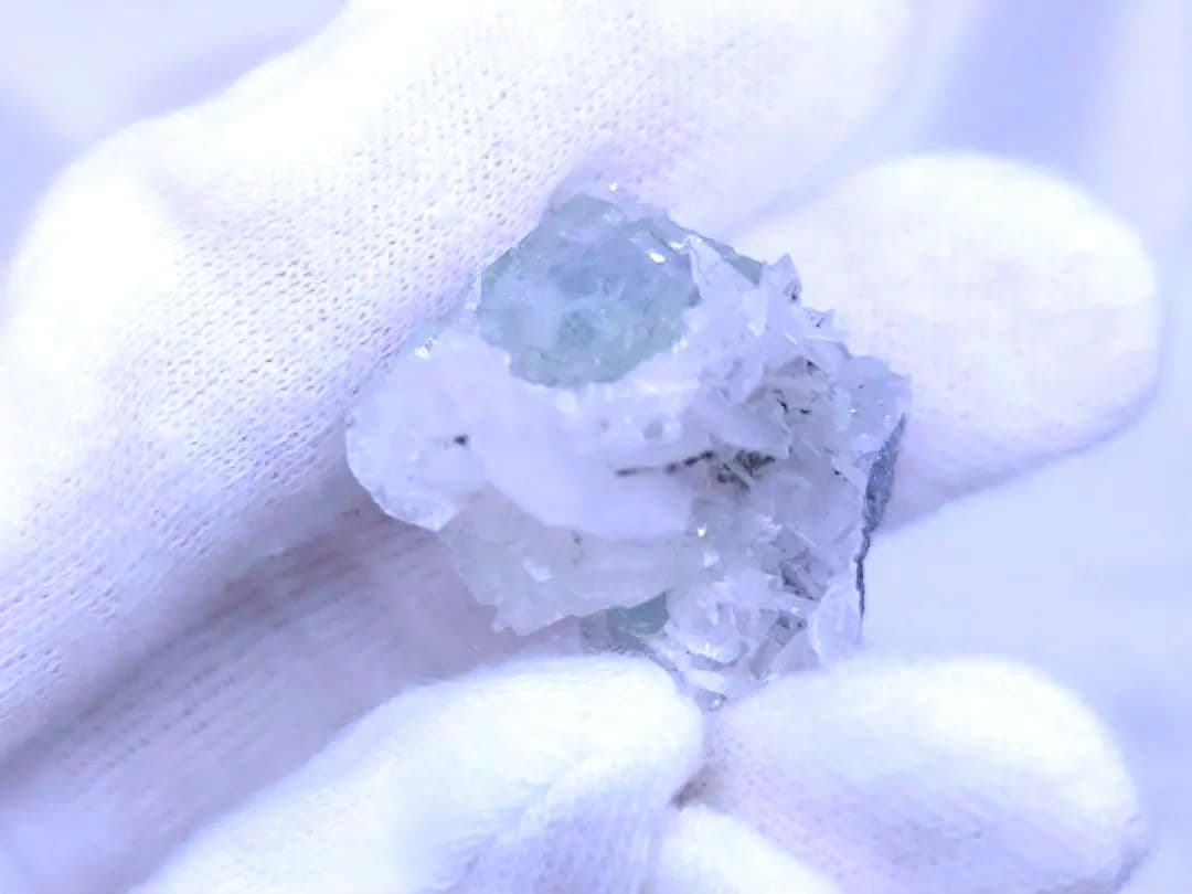 シャンファーリン産　ホワイトローズ カルサイト　フローライト　エンジェルウィング