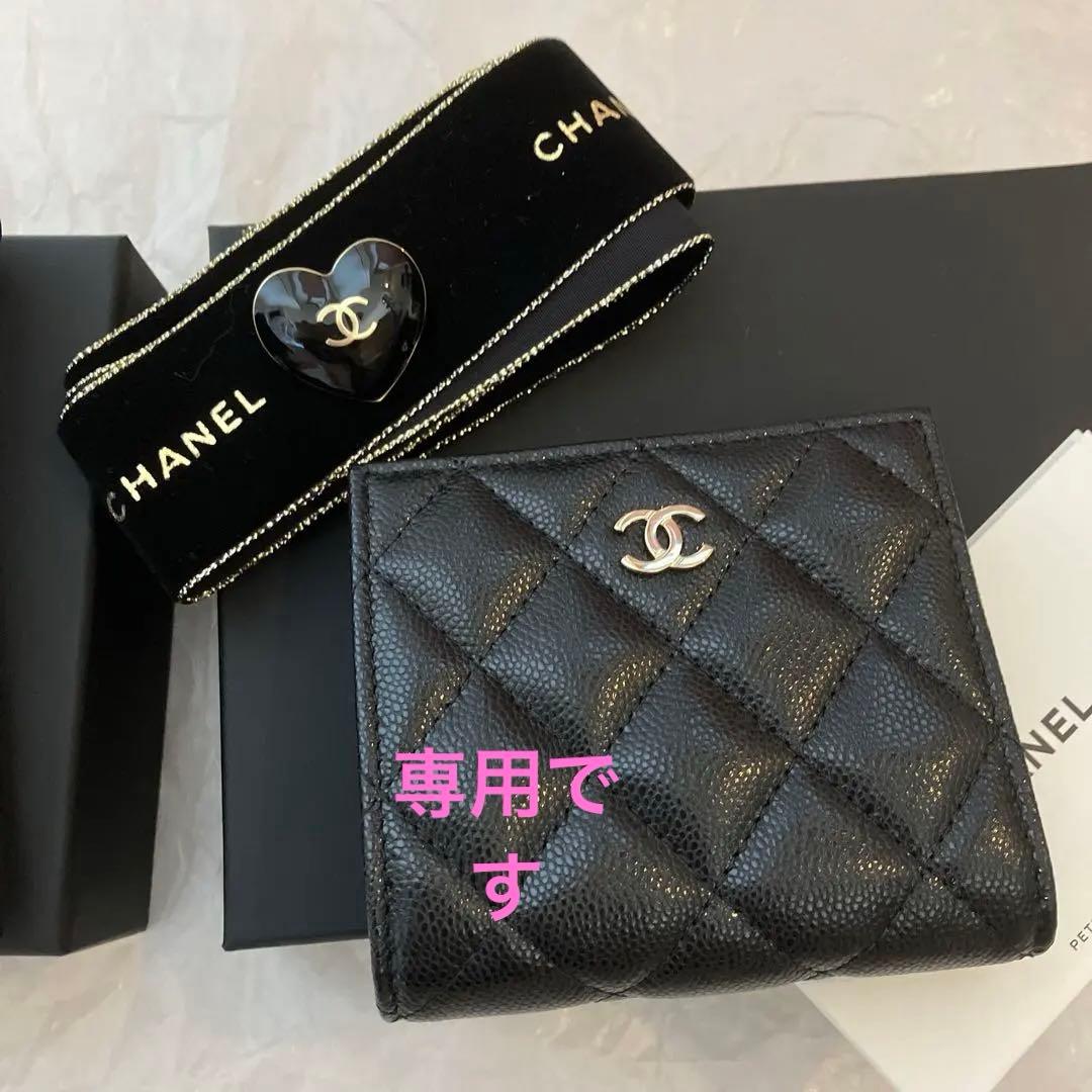 CHANEL 二つ折り財布 黒 レザー　男女兼用　￼ 24C