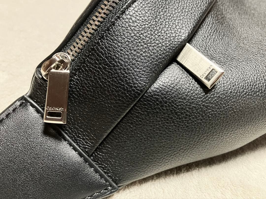 新品未使用 CK レザー ボディバッグ ショルダー ブラック カルバンクライン