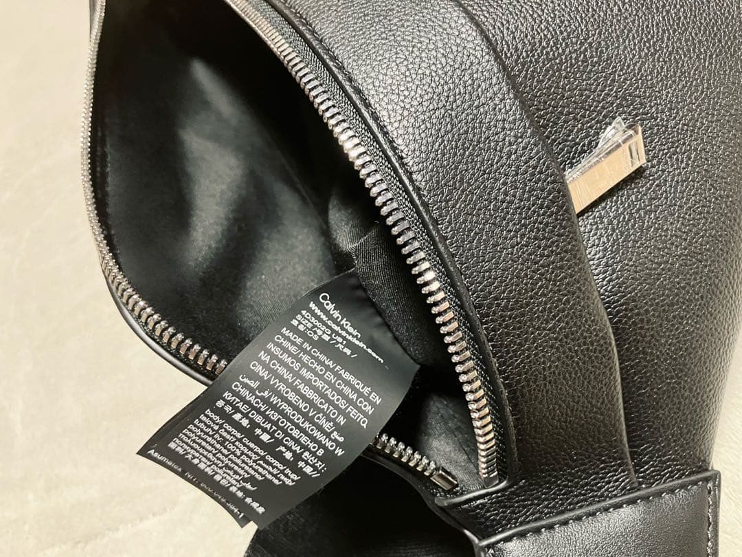 新品未使用 CK レザー ボディバッグ ショルダー ブラック カルバンクライン