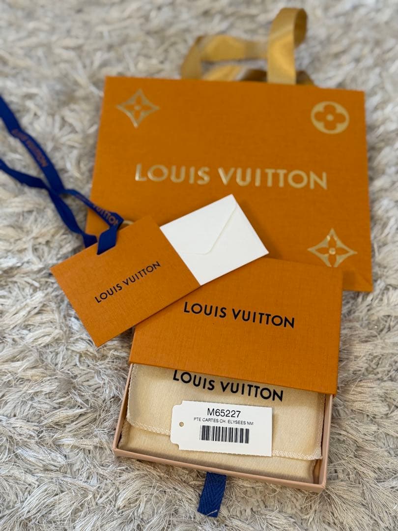Louis Vuitton ロゴチャーム キーホルダー