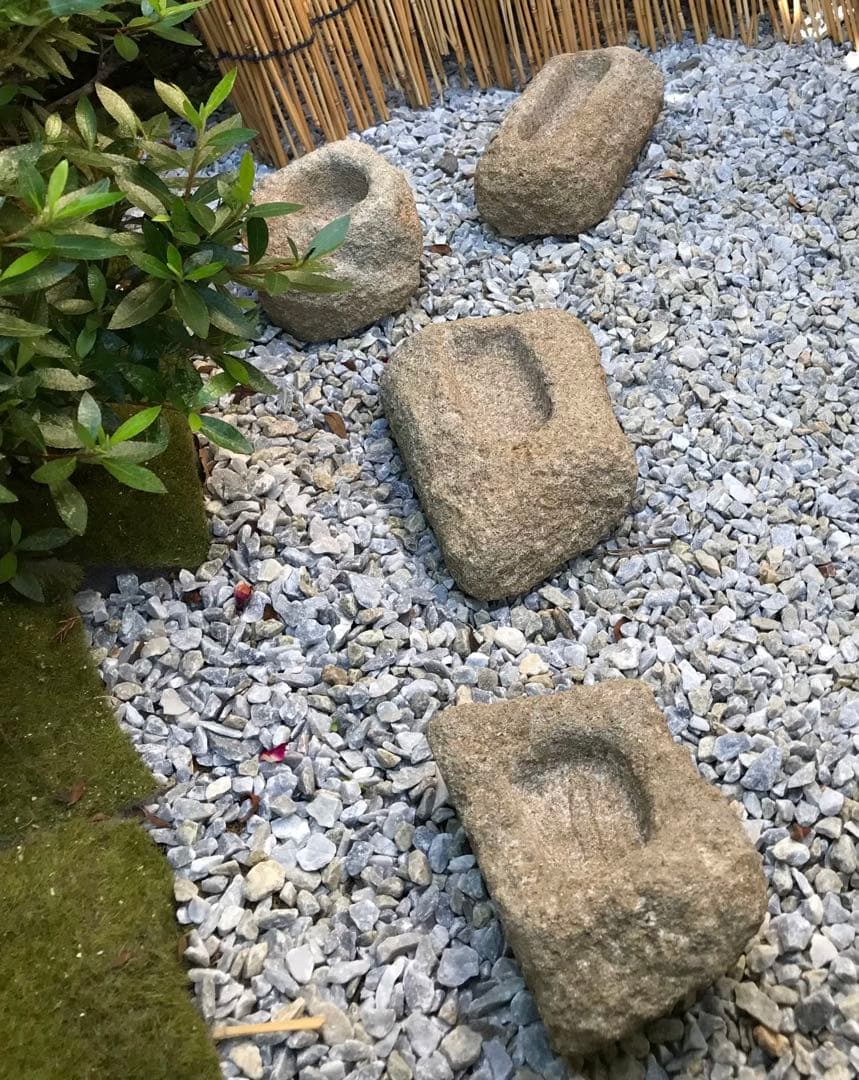 【天然自然石・石鉢・苔鉢・寄せ植え鉢・多肉植物鉢４個】庭石オブジェ造園水石天然石