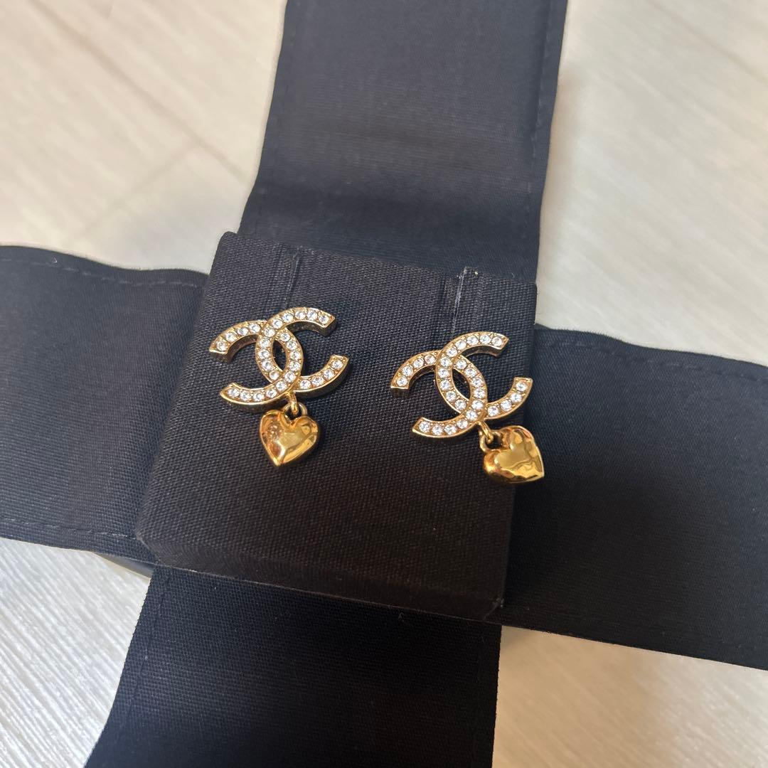 ア*ラ様 CHANEL CCロゴ ハート ピアス