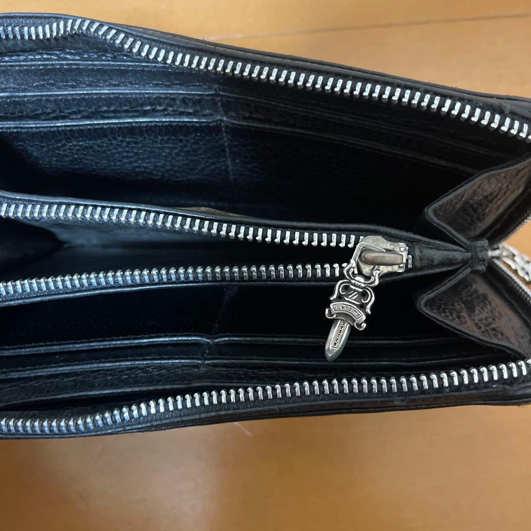 黒の長財布 シルバーのジッパー付き　クロムハーツ