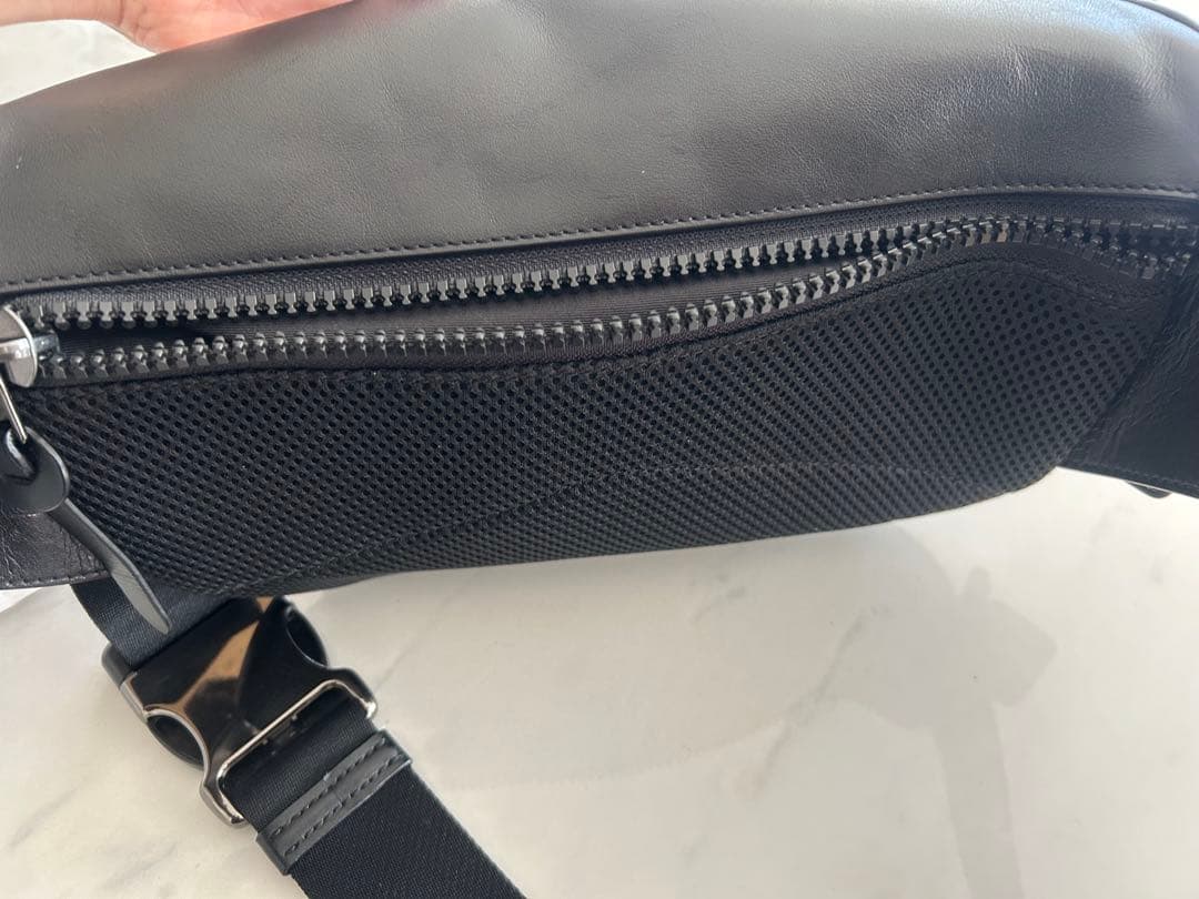 人気⭐︎COACH コーチ F75776 レザー ボディバッグ 黒 ロゴ型押し